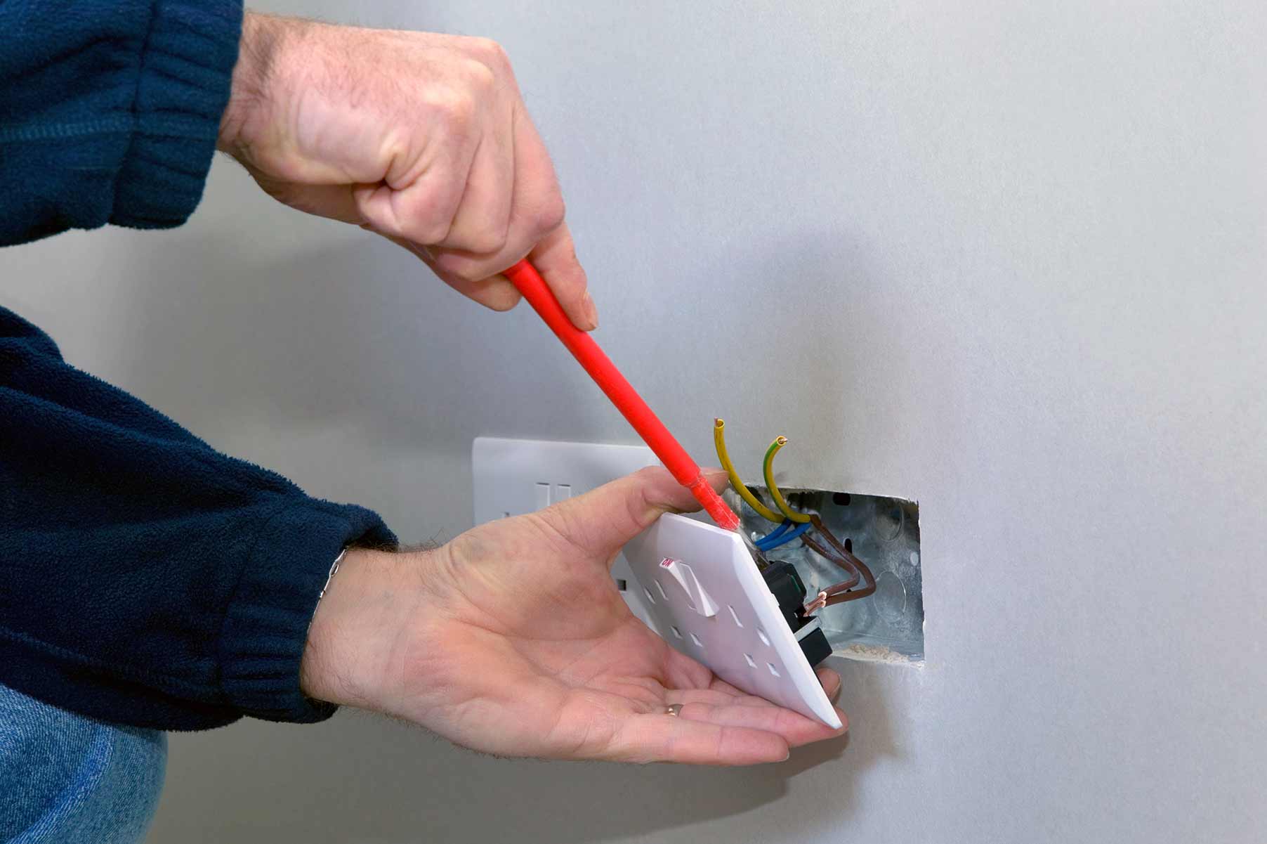 Our electricians can install plug sockets for domestic and commercial proeprties in Wimborne Minster and the local area. 